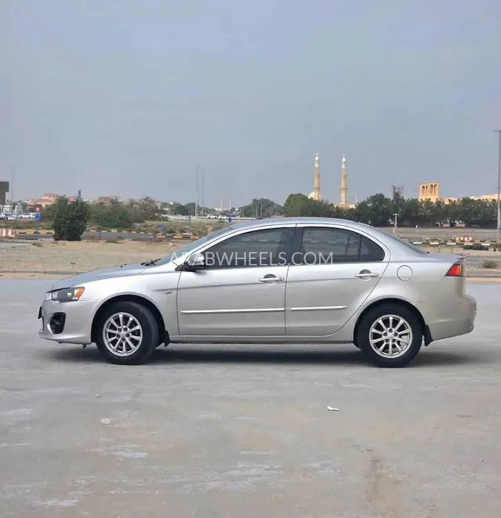 Mitsubishi Lancer 2016 for Sale in Sharjah Image-3