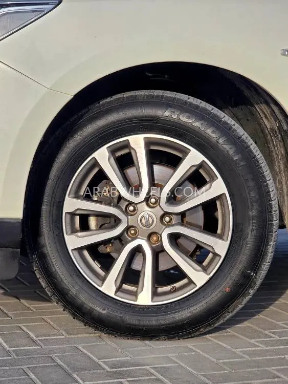 Nissan Pathfinder 2015 for Sale in Sharjah Image-17