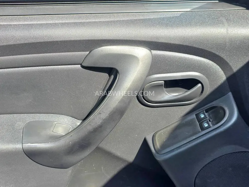 Renault Duster 2017 for Sale in Sharjah Image-10