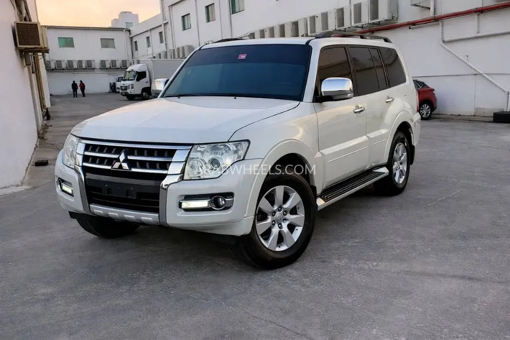 Mitsubishi Pajero 2017 for Sale in Abu Dhabi Image-9