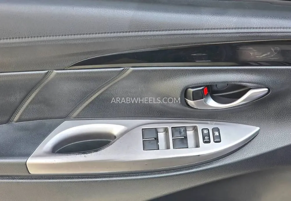 Toyota Yaris 2014 for Sale in Sharjah Image-7