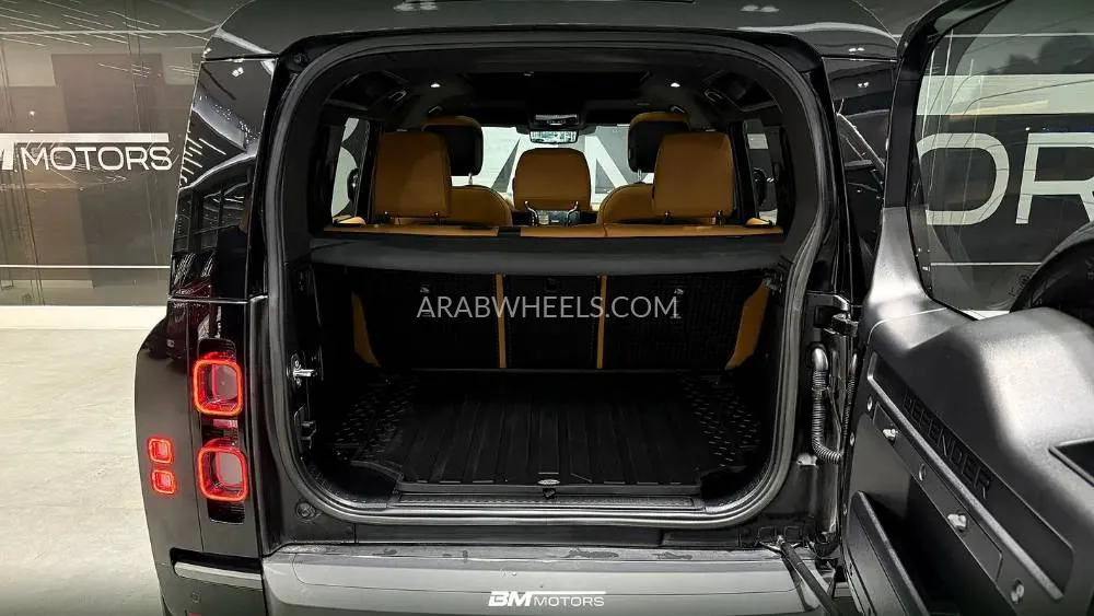 Land Rover Defender 2023 for Sale in Dubai Image-2
