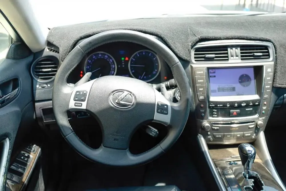 Lexus IS 2012 for Sale in Sharjah Image-2