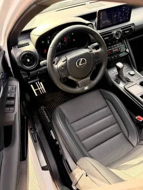 Lexus IS 2025