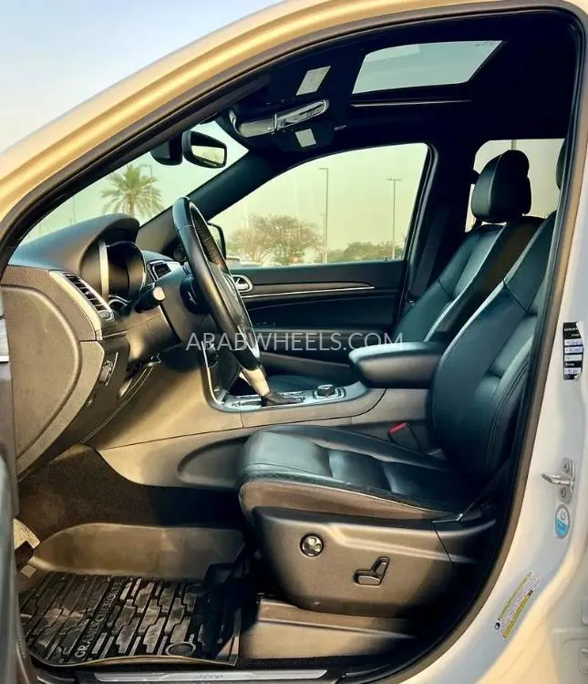 Jeep Cherokee 2019 for Sale in Dubai Image-7