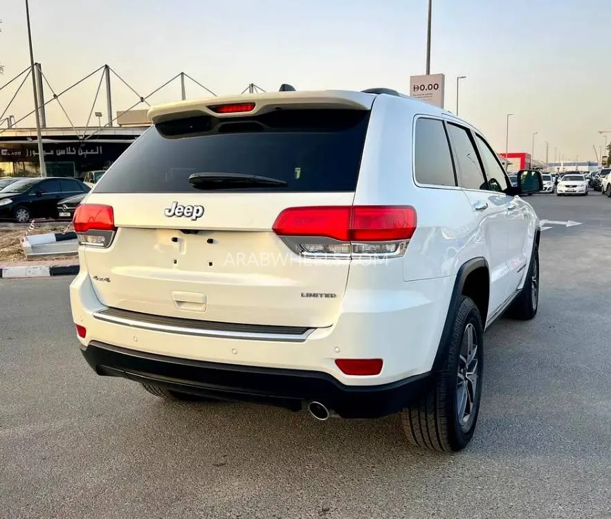 Jeep Cherokee 2019 for Sale in Dubai Image-9