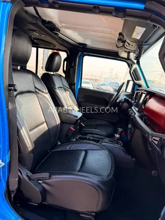 Jeep Gladiator 2022 for Sale in Dubai Image-13