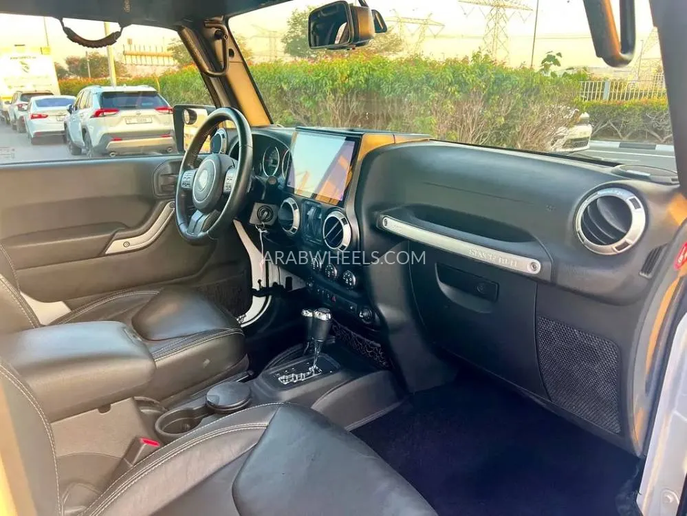 Jeep Wrangler 2015 for Sale in Dubai Image-10