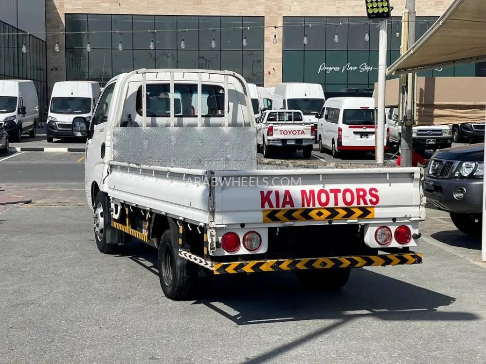 Kia Bongo 2016 for Sale in Sharjah Image-2