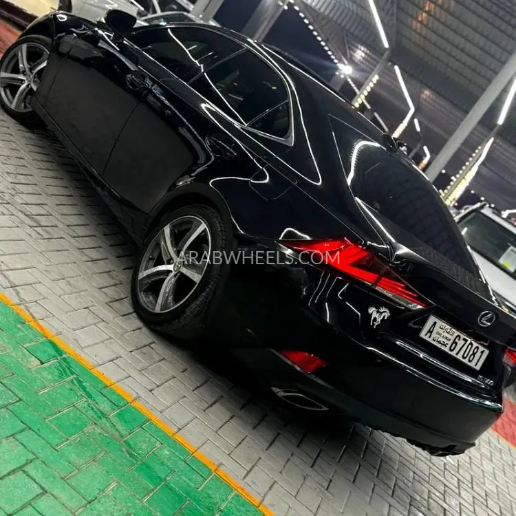 Lexus IS 2017 for Sale in Ajman Image-2
