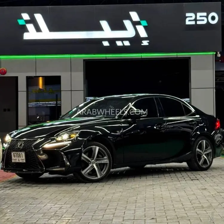 Lexus IS 2017 for Sale in Ajman Image-5