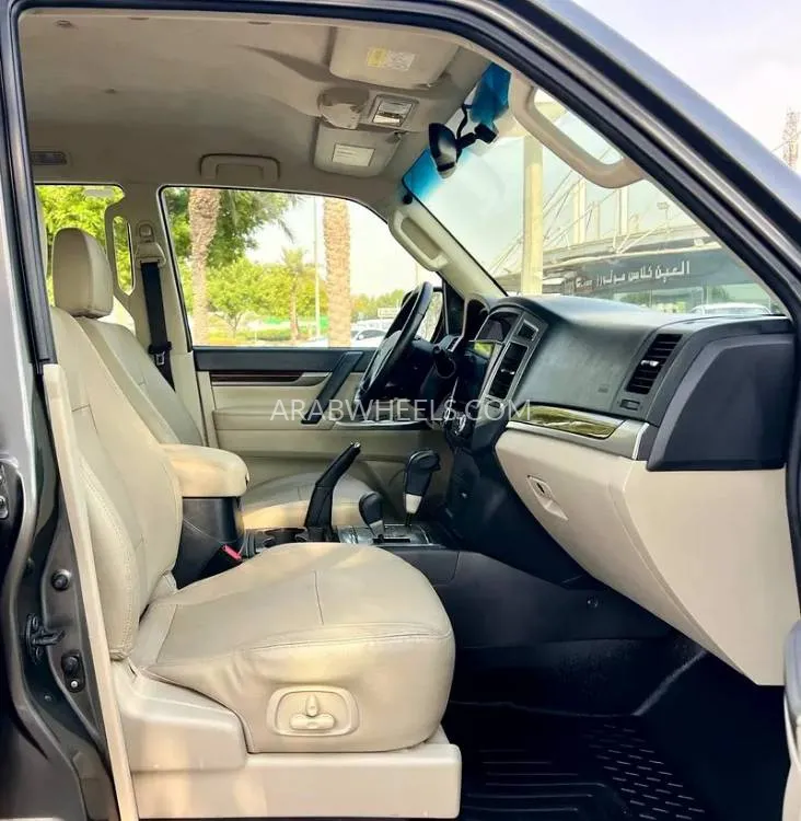 Mitsubishi Pajero 2017 for Sale in Dubai Image-5