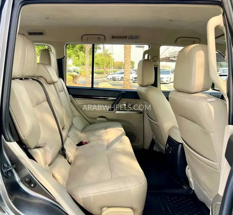 Mitsubishi Pajero 2017 for Sale in Dubai Image-7
