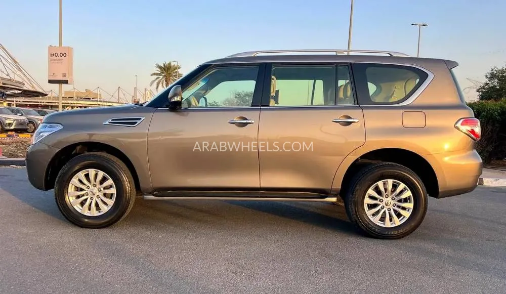 Nissan Patrol 2018 for Sale in Dubai Image-19