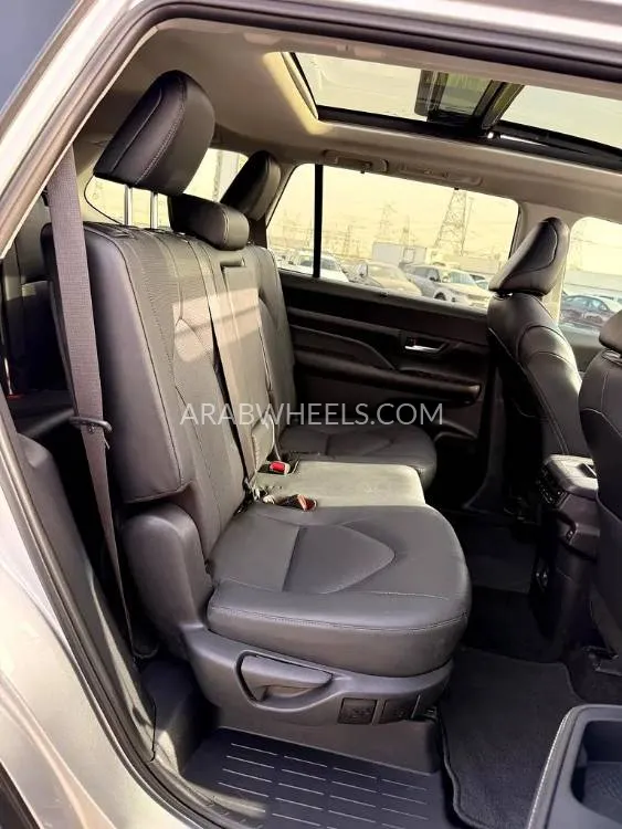 Toyota Grand Highlander 2025 for Sale in Dubai Image-18