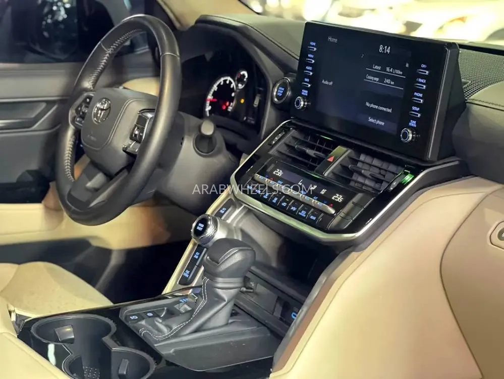 Toyota Land Cruiser 2024 for Sale in Sharjah Image-6