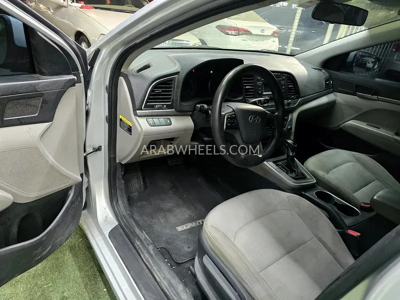 Hyundai Elantra 2017 for Sale in Ajman Image-13