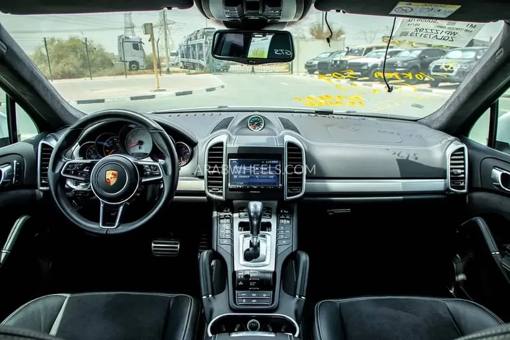 Porsche Cayenne 2016 for Sale in Dubai Image-2