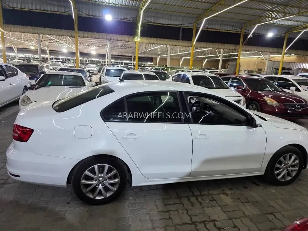 Volkswagen Jetta 2016 for Sale in Ajman Image-15