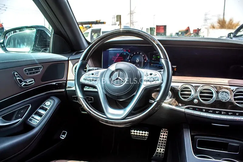 مرسيدس بنز CLS Class 2019 for Sale in دبي Image-2