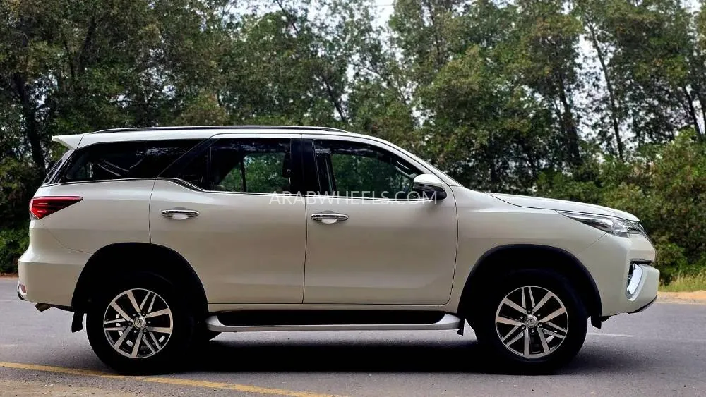 Toyota Fortuner 2019 for Sale in Sharjah Image-8