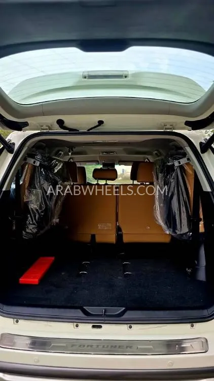 Toyota Fortuner 2019 for Sale in Sharjah Image-10