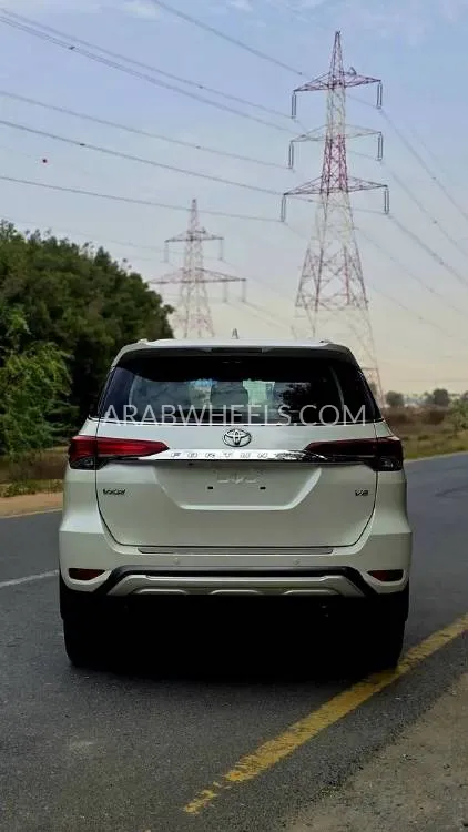 Toyota Fortuner 2019 for Sale in Sharjah Image-11