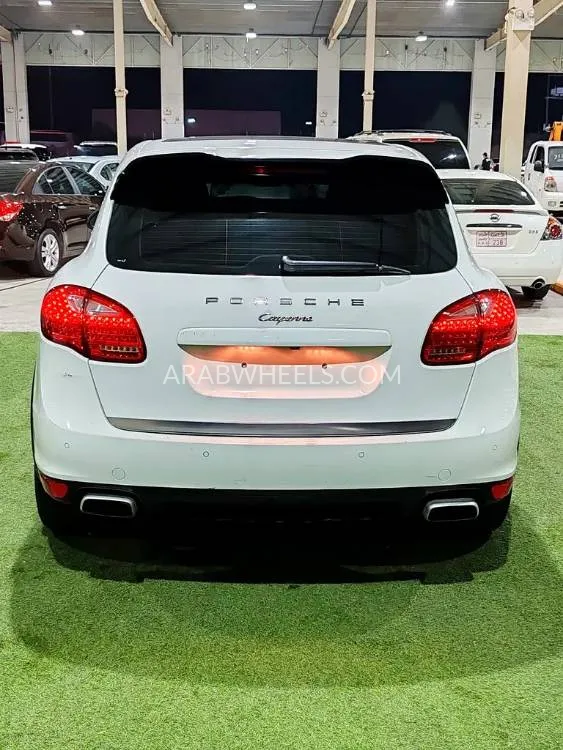 Porsche Cayenne 2013 for Sale in Umm Al Quwain Image-3
