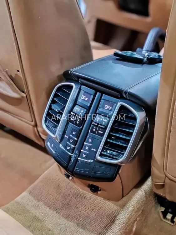 Porsche Cayenne 2013 for Sale in Umm Al Quwain Image-4