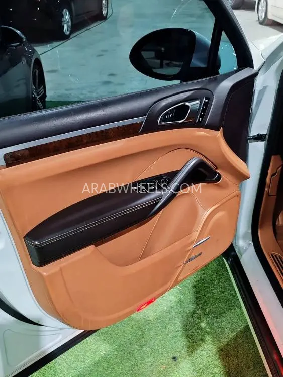 Porsche Cayenne 2013 for Sale in Umm Al Quwain Image-8