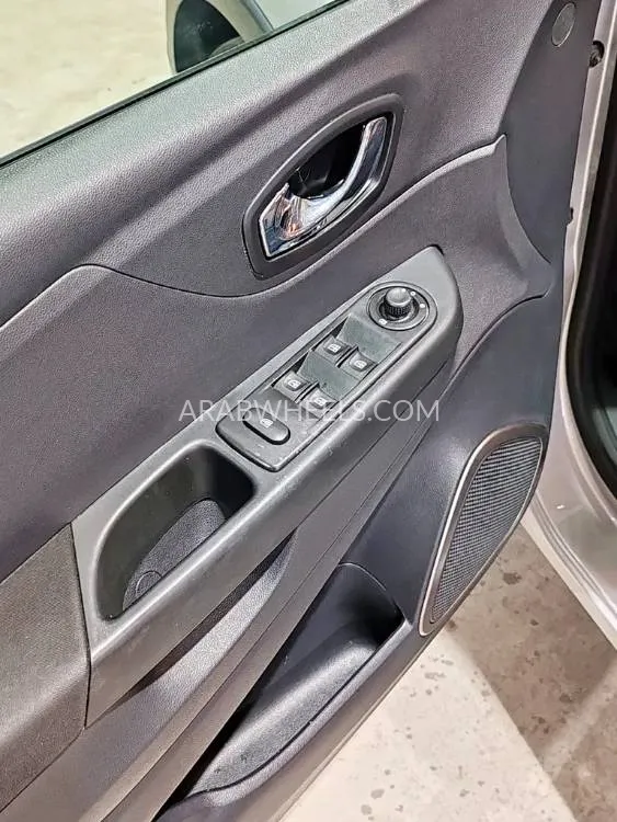 رينو كابتور 2017 for Sale in أم القيوين Image-6