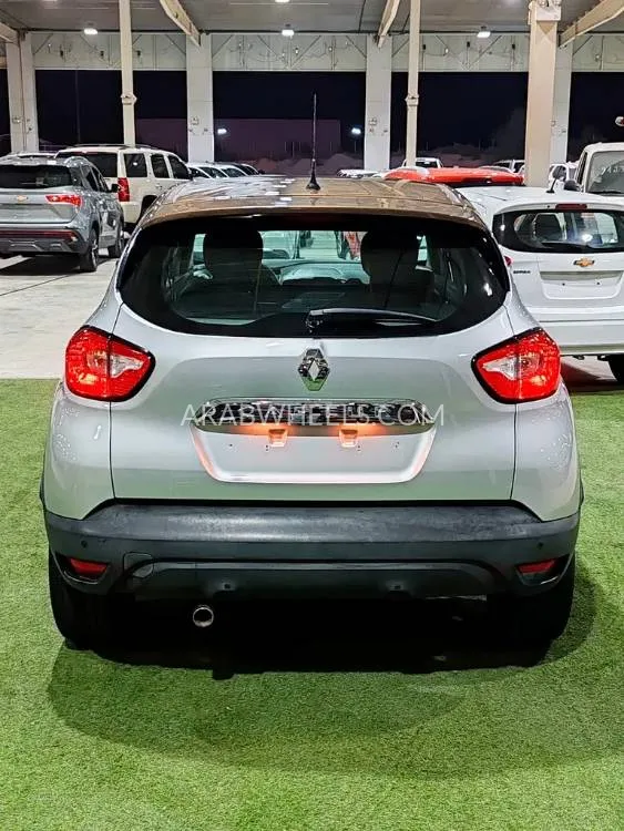 رينو كابتور 2017 for Sale in أم القيوين Image-7