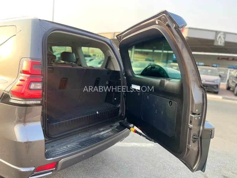 Toyota Land Cruiser Prado 2020 for Sale in Dubai Image-6