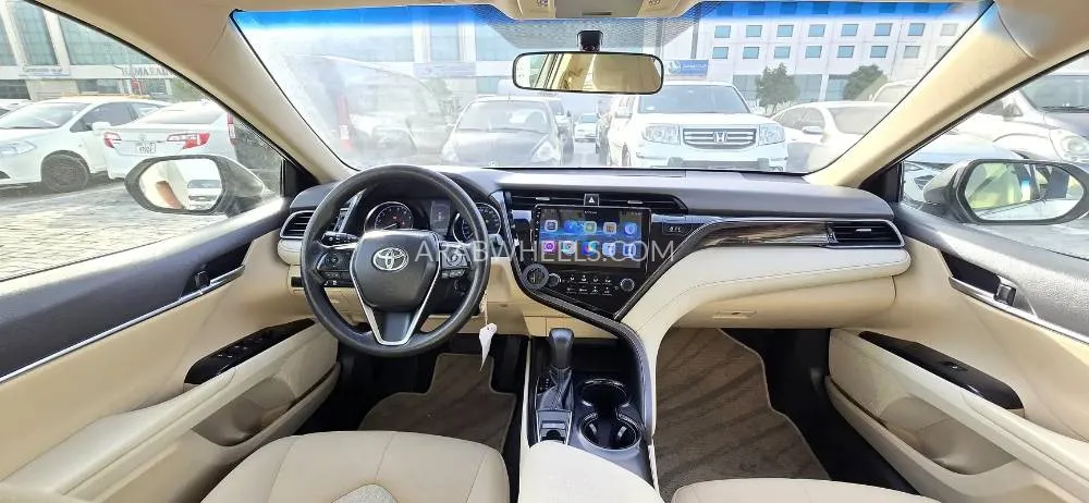 Toyota Camry 2019 for Sale in Dubai Image-3