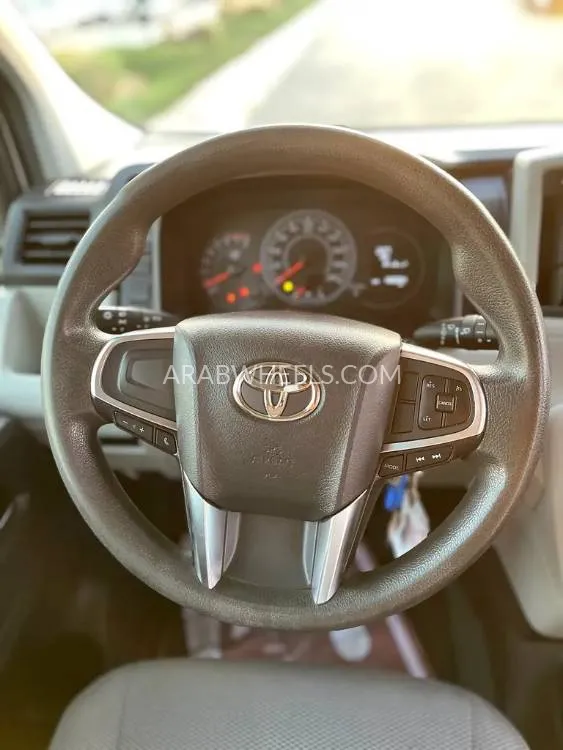 Toyota Hiace 2022 for Sale in Dubai Image-2