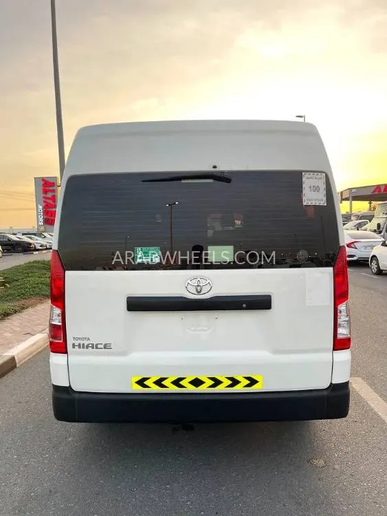 Toyota Hiace 2022 for Sale in Dubai Image-11