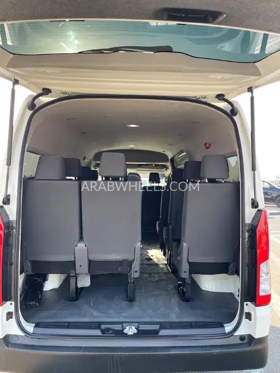 Toyota Hiace 2025 for Sale in Dubai Image-18