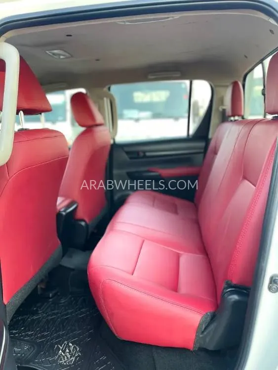 Toyota Hilux 2021 for Sale in Dubai Image-16