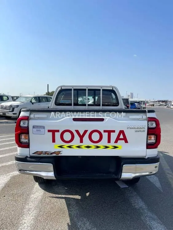 Toyota Hilux 2023 for Sale in Dubai Image-4
