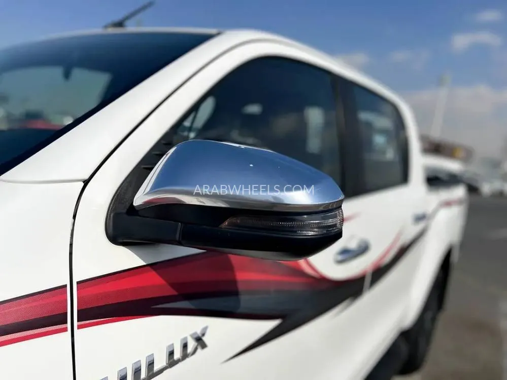 Toyota Hilux 2023 for Sale in Dubai Image-6