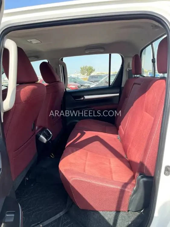 Toyota Hilux 2023 for Sale in Dubai Image-8