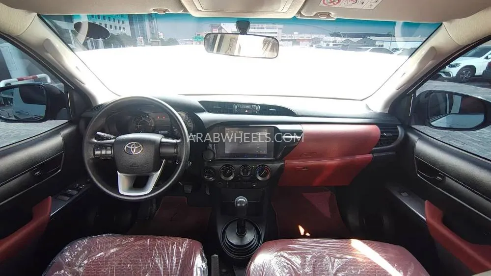 Toyota Hilux 2024 for Sale in Dubai Image-3