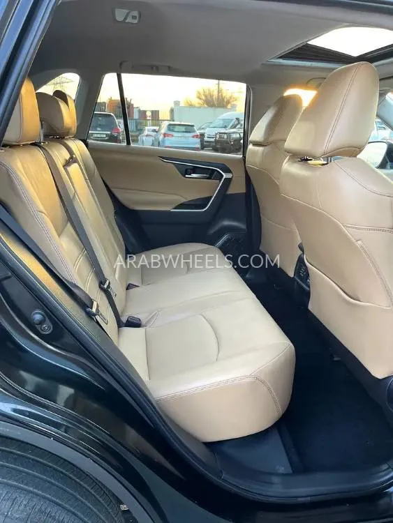 Toyota Rav4 2019 for Sale in Dubai Image-8