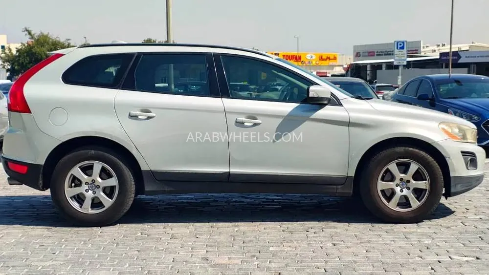 Volvo XC60 2009 for Sale in Dubai Image-2