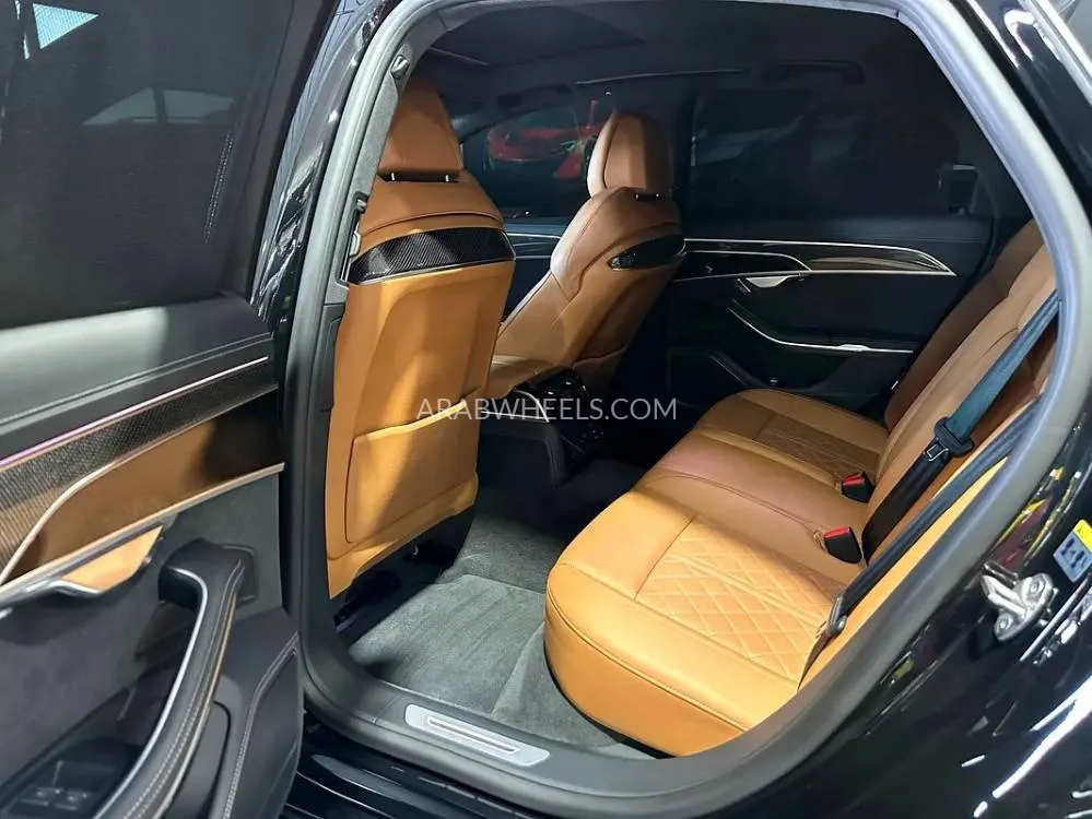 أودي إس 8 2022 for Sale in دبي Image-4