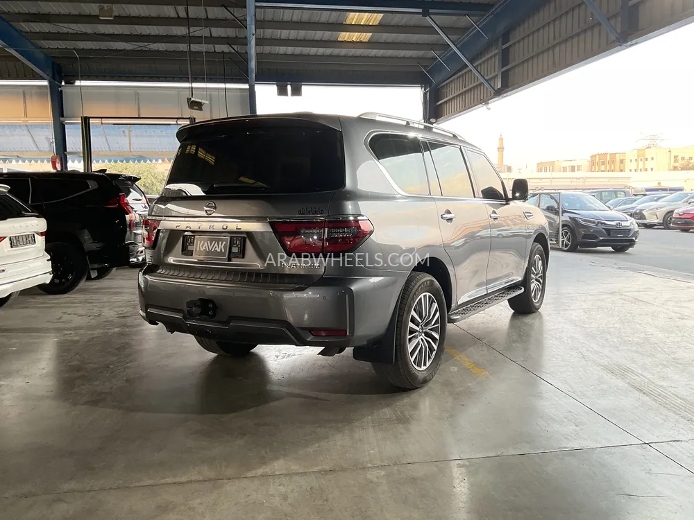 Nissan Patrol 2020 for Sale in Dubai Image-4