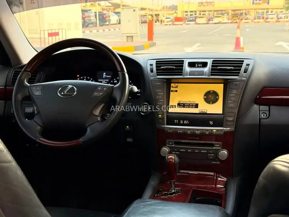 Lexus LS 2010 for Sale in Sharjah Image-3
