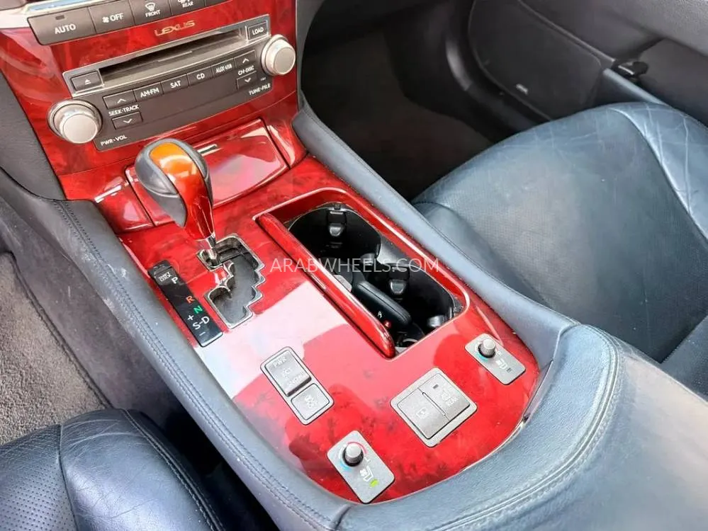 لكزس LS 2010 for Sale in الشارقة Image-13