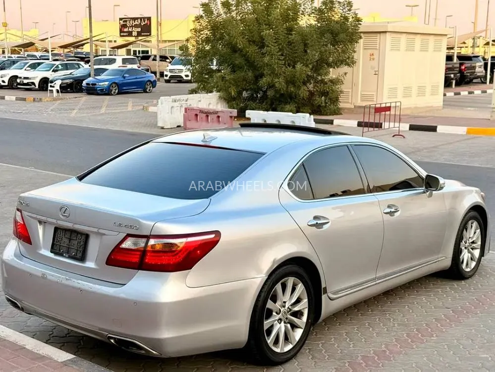 لكزس LS 2010 for Sale in الشارقة Image-17