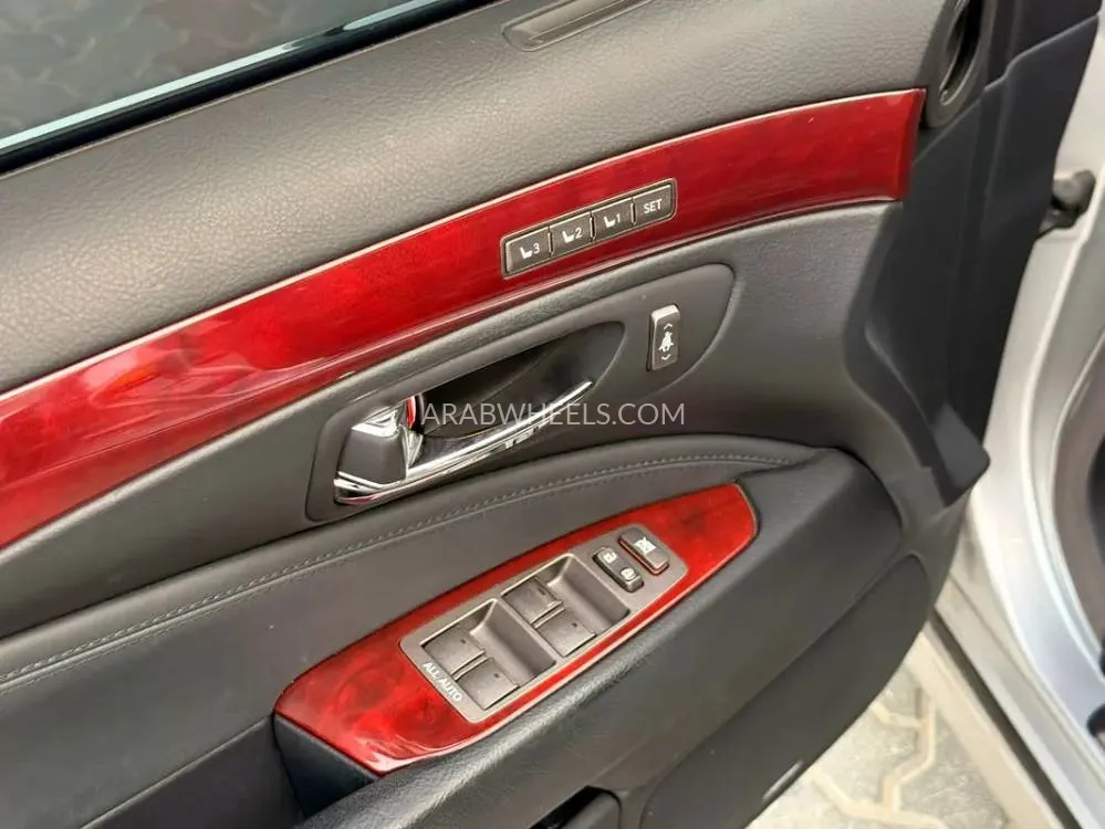 لكزس LS 2010 for Sale in الشارقة Image-19